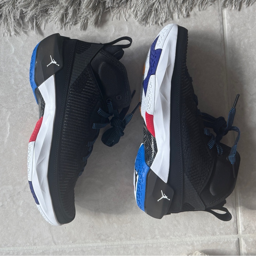 Jordan Kids Sneakers Black with Blue and Yellow Details - Picture 4 of 10